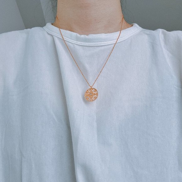 Adornmonde Val Gold Crystal Pendant Necklace - Picture 3 of 3